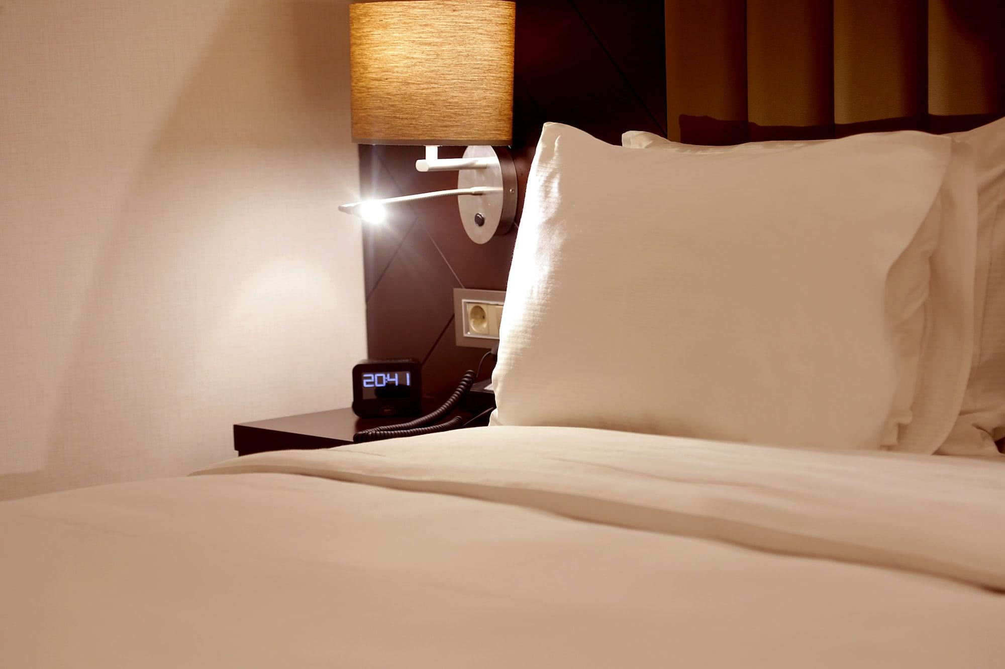 Doubletree By Hilton Istanbul Umraniye Hotel Exterior foto A digital alarm clock