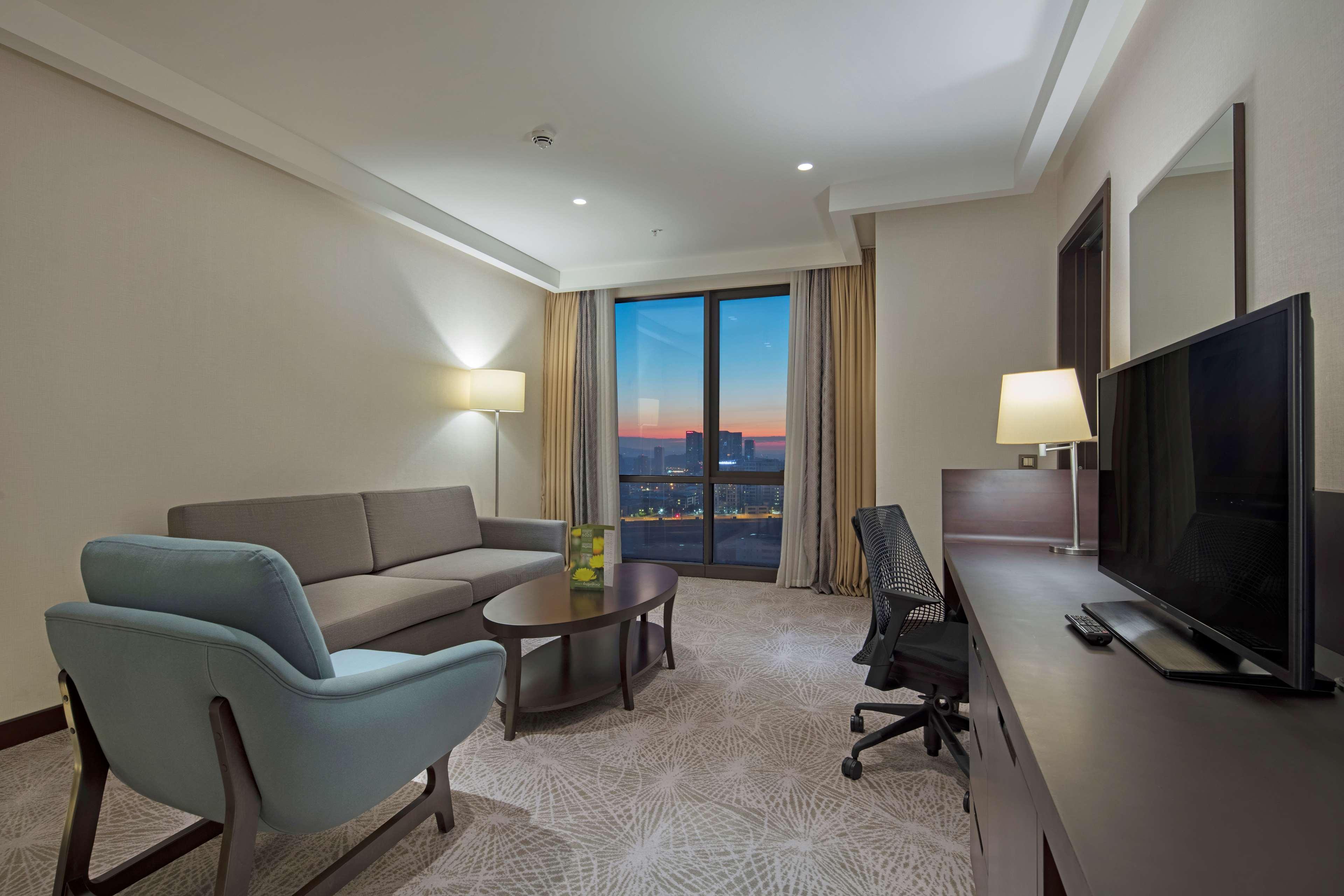 Doubletree By Hilton Istanbul Umraniye Hotel Exterior foto Suite