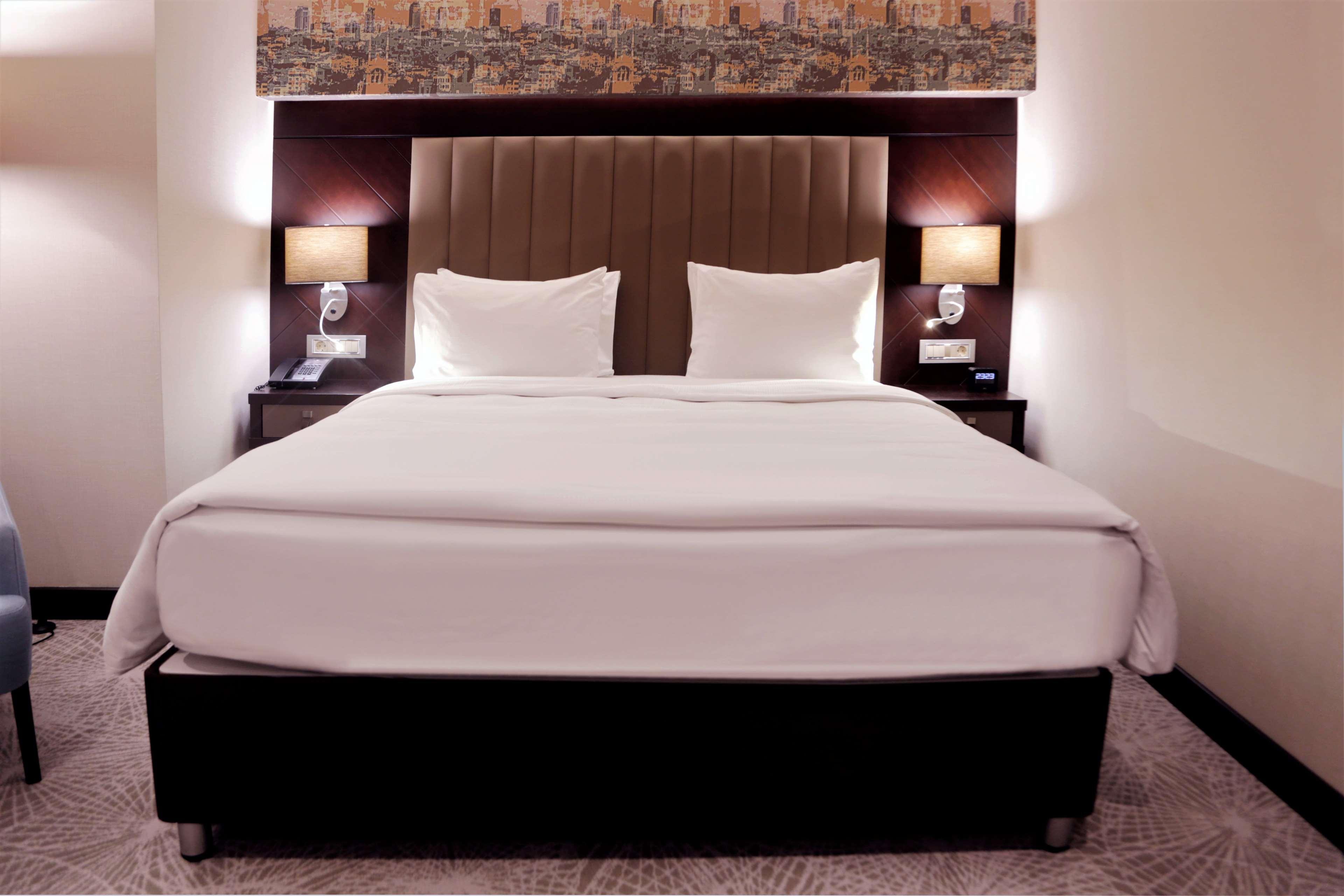 Doubletree By Hilton Istanbul Umraniye Hotel Exterior foto A bed