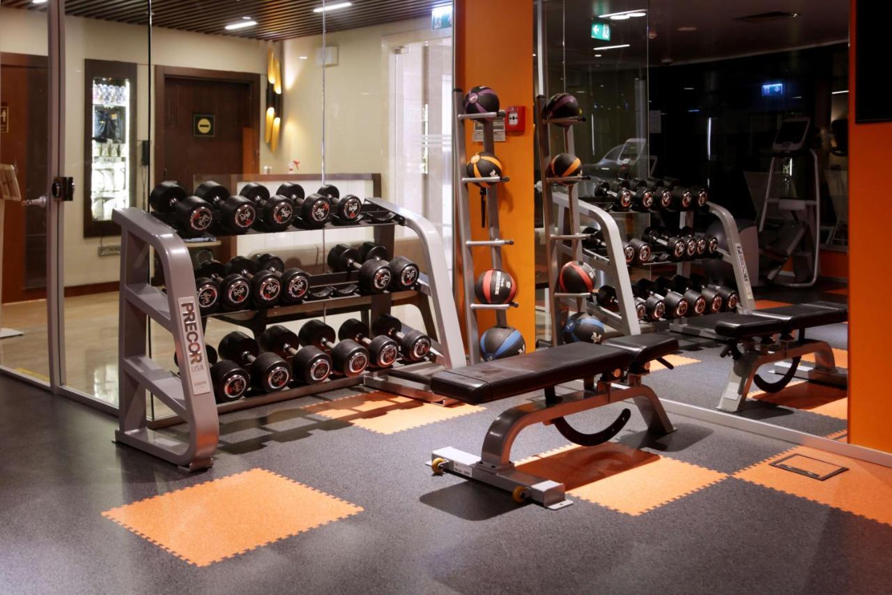Doubletree By Hilton Istanbul Umraniye Hotel Exterior foto A gym in a hotel
