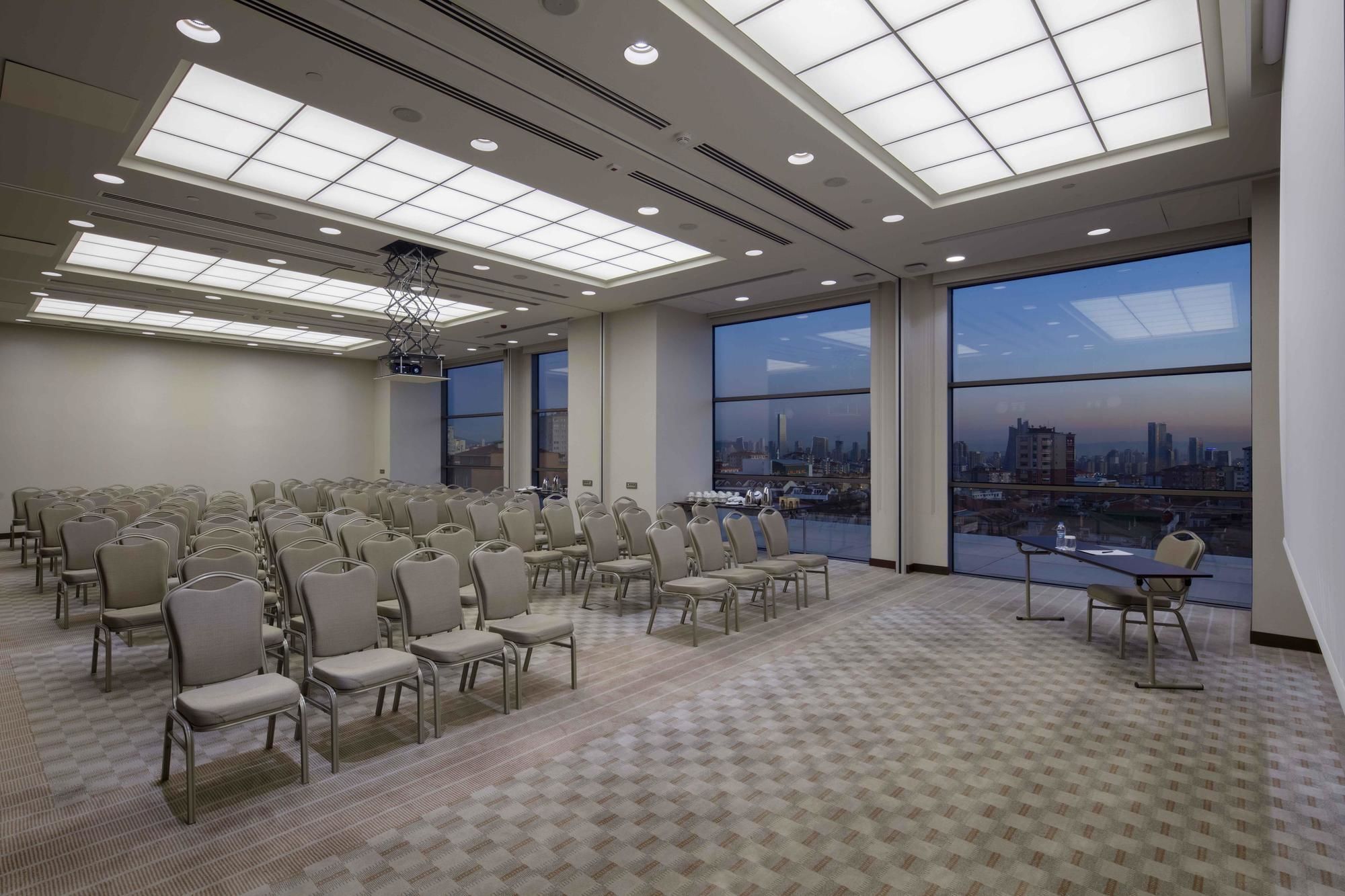 Doubletree By Hilton Istanbul Umraniye Hotel Exterior foto Meeting room
